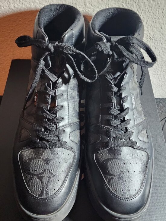 Athletic_Shoes